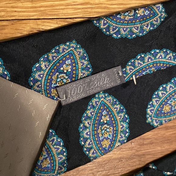 Geoffrey Beene silk tie 59” -bm - Picture 4 of 4